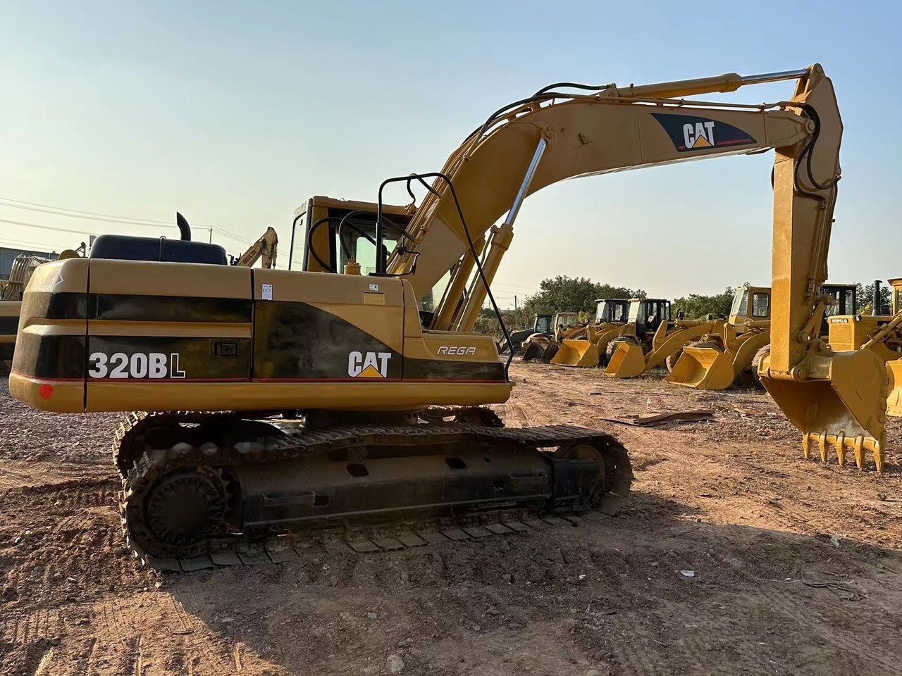 CATERPILLAR 320BL - Bæltegravemaskine: billede 4 CATERPILLAR 320BL - Bæltegravemaskine: billede 4