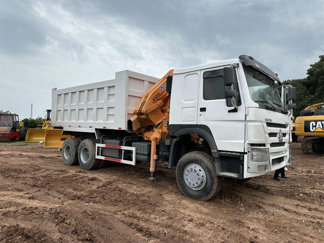 HOWO 371 Mounted Crane Dump truck - Lastbil med kran: billede 4 HOWO 371 Mounted Crane Dump truck - Lastbil med kran: billede 4