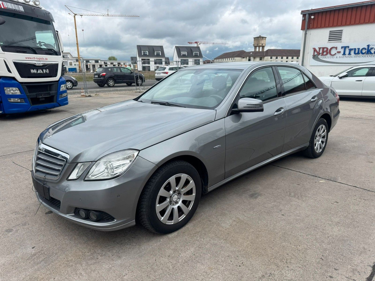 Mercedes-Benz E 200 CGI * PDC VORNE UND HINTEN * 2. HAND * - Sedan: billede 1 Mercedes-Benz E 200 CGI * PDC VORNE UND HINTEN * 2. HAND * - Sedan: billede 1
