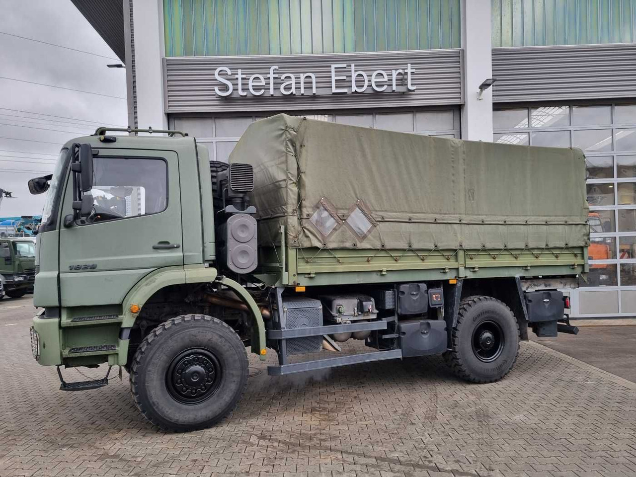 Mercedes-Benz Axor 1829 A 4x4 Pritsche/Plane 10 Stück - Lastbil med presenning: billede 4 Mercedes-Benz Axor 1829 A 4x4 Pritsche/Plane 10 Stück - Lastbil med presenning: billede 4