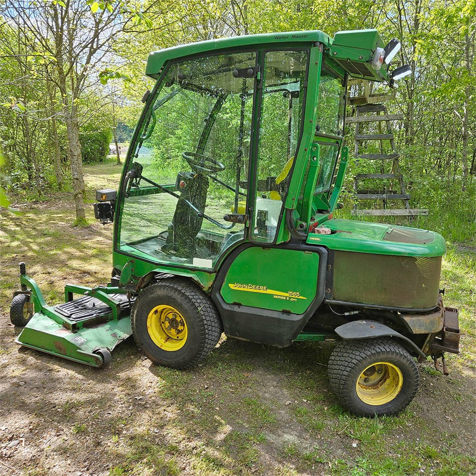 John Deere 1565 Series II 4WD - Plæneklipper: billede 2 John Deere 1565 Series II 4WD - Plæneklipper: billede 2