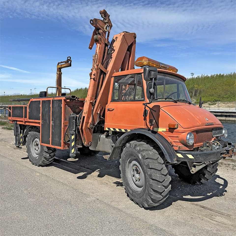Mercedes Unimog 116 - Lastbil med kran: billede 1 Mercedes Unimog 116 - Lastbil med kran: billede 1