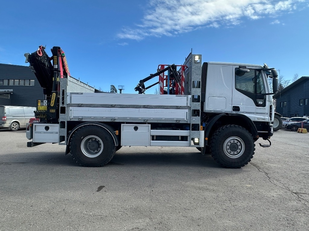Iveco Eurocargo ML150E28 4x4 sähkölaitos varustein - Lastbil med kran: billede 4 Iveco Eurocargo ML150E28 4x4 sähkölaitos varustein - Lastbil med kran: billede 4