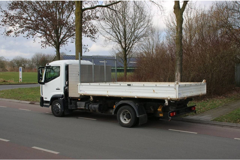 Nissan NT500 - Lastbil med lad: billede 3 Nissan NT500 - Lastbil med lad: billede 3