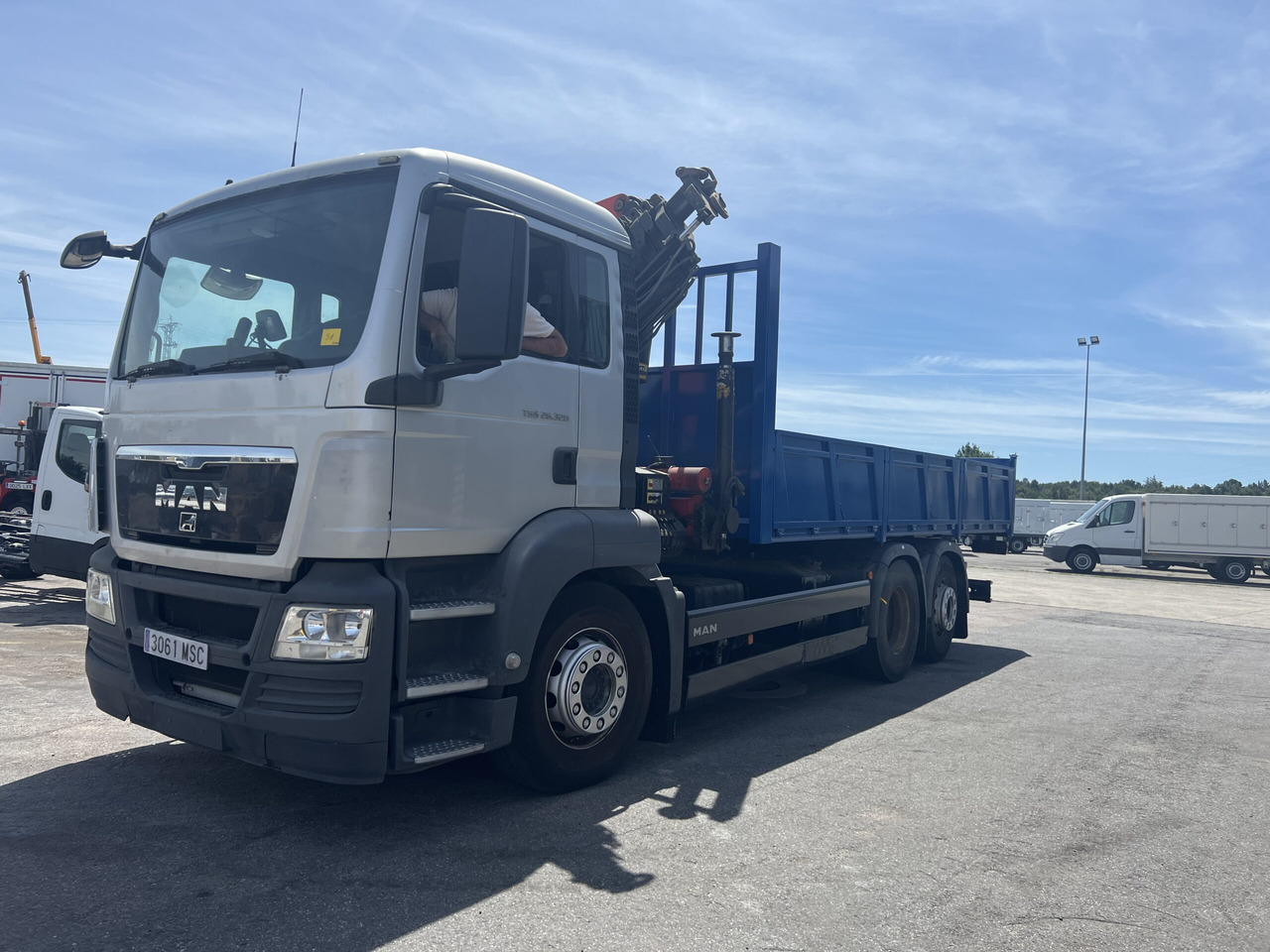 CAMION GRUA Y BASCULANTE MAN 26320 - Tipvogn lastbil, Lastbil med kran: billede 2 CAMION GRUA Y BASCULANTE MAN 26320 - Tipvogn lastbil, Lastbil med kran: billede 2