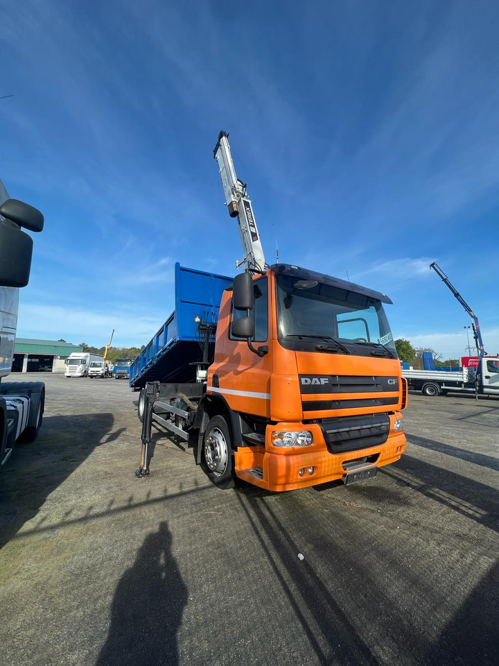 CAMION GRUA Y CAJA BASCULANTE DAF 65.250 - Tipvogn lastbil, Lastbil med kran: billede 2 CAMION GRUA Y CAJA BASCULANTE DAF 65.250 - Tipvogn lastbil, Lastbil med kran: billede 2