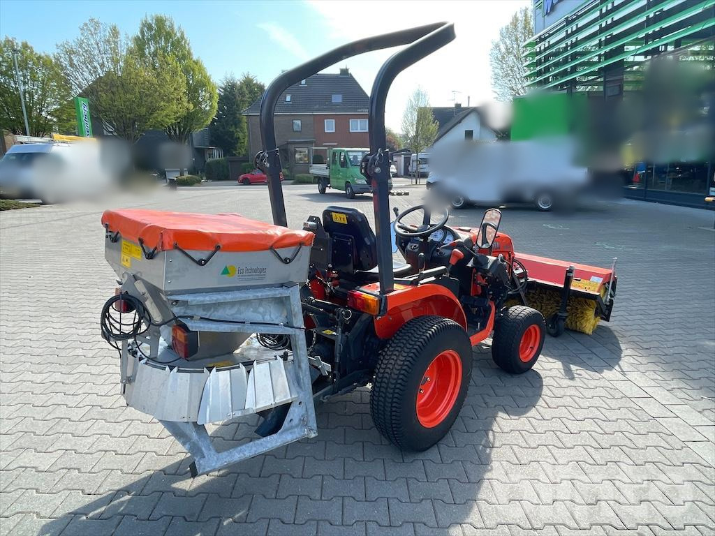 2012 KUBOTA B1620 + Bürste + Streuer - Kommunal traktor: billede 3 2012 KUBOTA B1620 + Bürste + Streuer - Kommunal traktor: billede 3